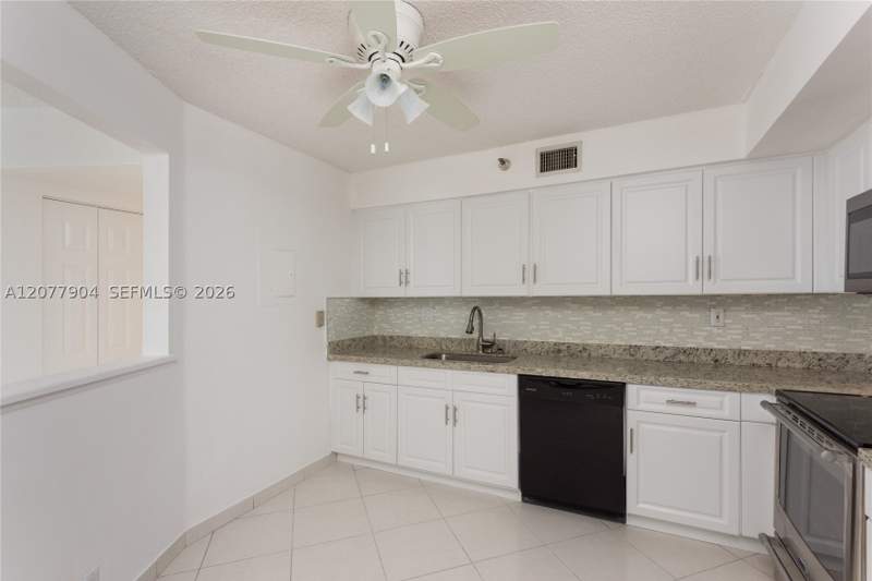 2 bedroom Condominium at 3500 Mystic Pointe Dr 2202, Mystic Pointe, Aventura — photo 3