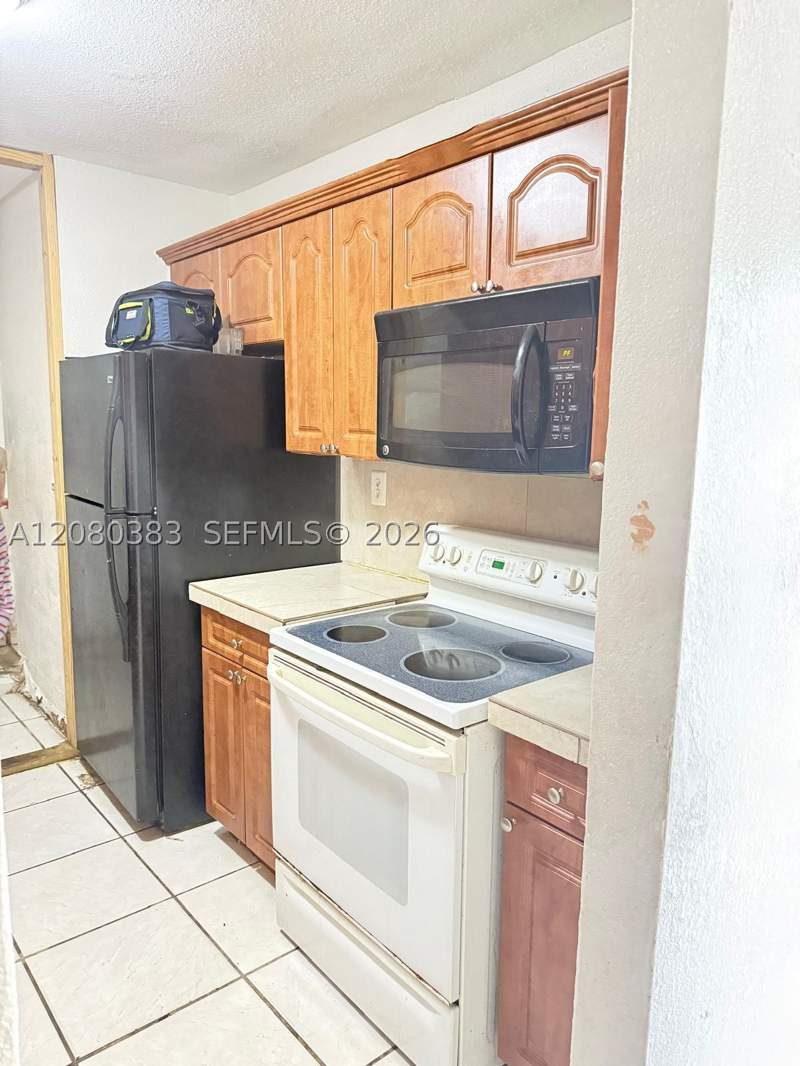 3 bedroom Townhouse at 3887 NW 207th St Rd, Vista Townhouse Sec B, Miami Gardens — photo 2