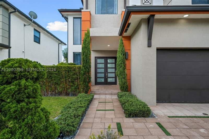 4 bedroom SingleFamilyResidence at 15742 NW 88th Ave, Dunnwoody Lake, Miami Lakes — photo 3