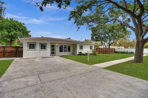 2125 Alamanda Dr, North Miami FL - photo 8 of 46