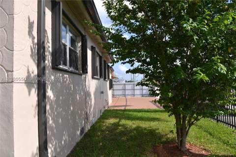 991 E 47th St, Hialeah FL - photo 6 of 41