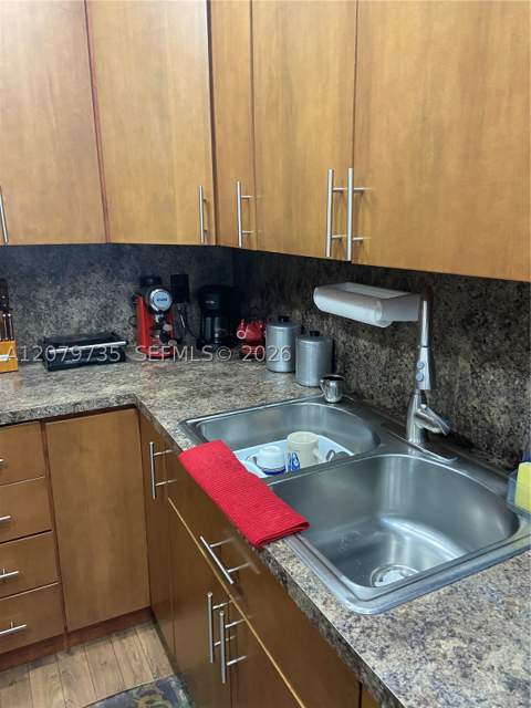 1075 W 68th St 403, Hialeah FL - photo 7 of 8