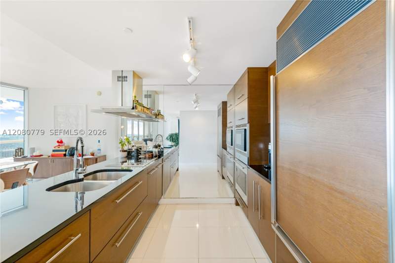 2 bedroom Condominium at 495 Brickell Ave 4704, Icon Brickell No Two, Miami — photo 3