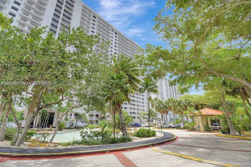 2 bedroom Condominium at 210 174th St 1201, Winston Towers 600 Condo, Sunny Isles Beach — photo 3