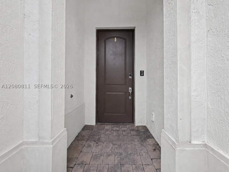 3 bedroom SingleFamilyResidence at 15086 SW 176th Ter, Venetian Parc, Miami — photo 2