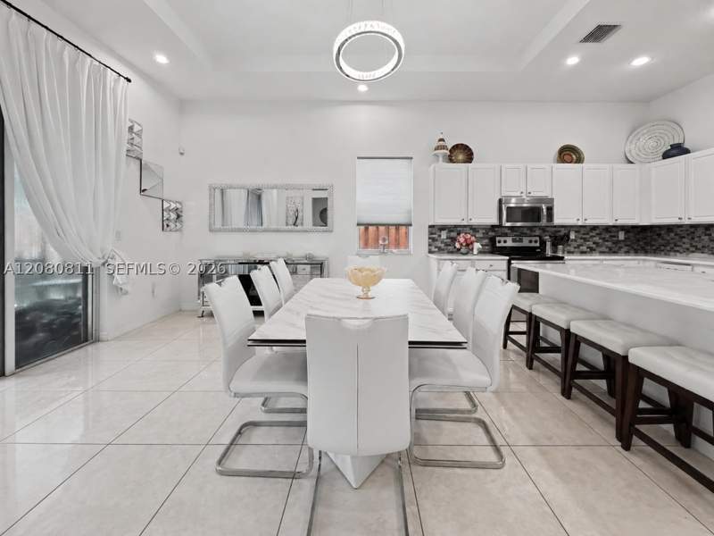 3 bedroom SingleFamilyResidence at 15086 SW 176th Ter, Venetian Parc, Miami — photo 3