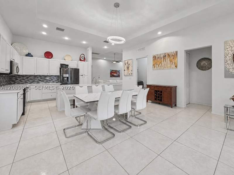 3 bedroom SingleFamilyResidence at 15086 SW 176th Ter, Venetian Parc, Miami — photo 4