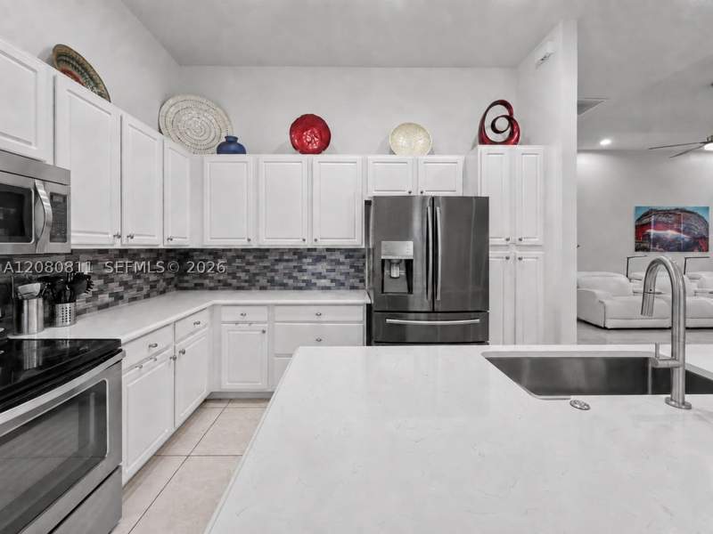 3 bedroom SingleFamilyResidence at 15086 SW 176th Ter, Venetian Parc, Miami — photo 5