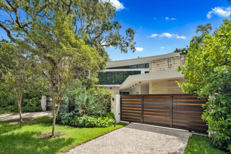 5 bedroom SingleFamilyResidence at 4181 Ingraham Hwy, J W Ewans Sub, Miami — photo 2