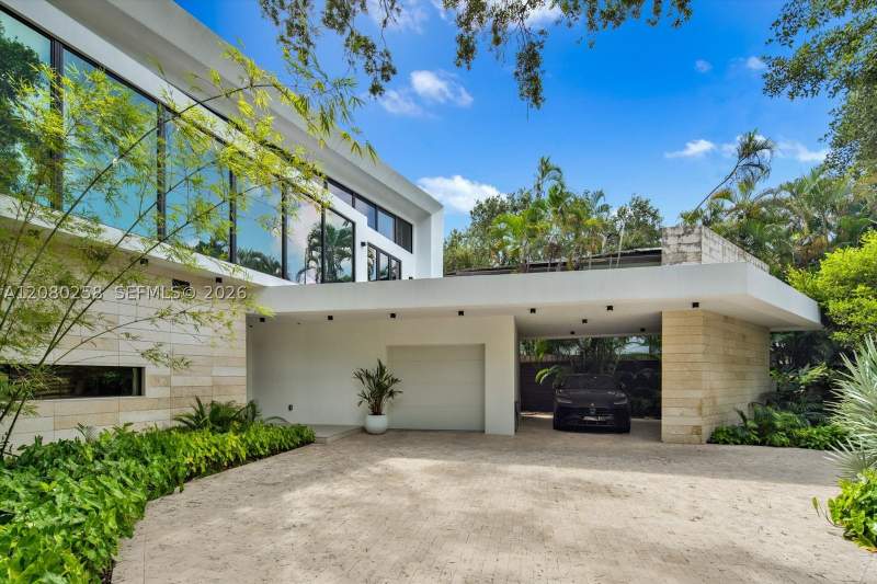 5 bedroom SingleFamilyResidence at 4181 Ingraham Hwy, J W Ewans Sub, Miami — photo 3