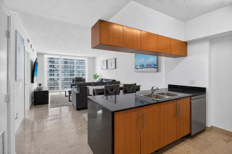 1 bedroom Condominium at 1750 N Bayshore Drive 4109, Opera Tower Condo, Miami — photo 3