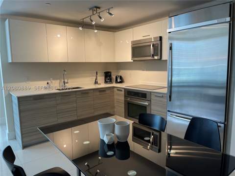 1300 Brickell Bay Dr 2010, Miami FL - photo 7 of 25