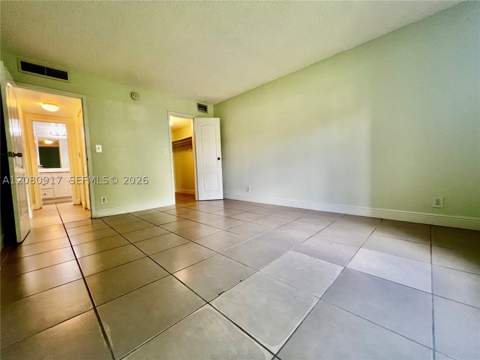 5201 Geneva Way 109, Doral FL - photo 10 of 14