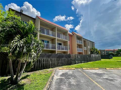 5201 Geneva Way 109, Doral FL - photo 13 of 14