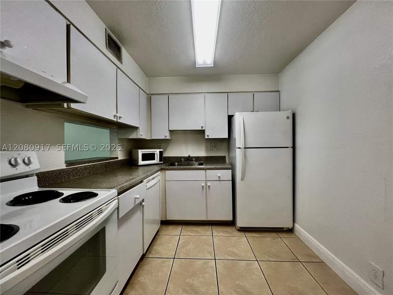 1 bedroom Condominium at 5201 Geneva Way 109, Doral Gardens II Condo, Doral — photo 4