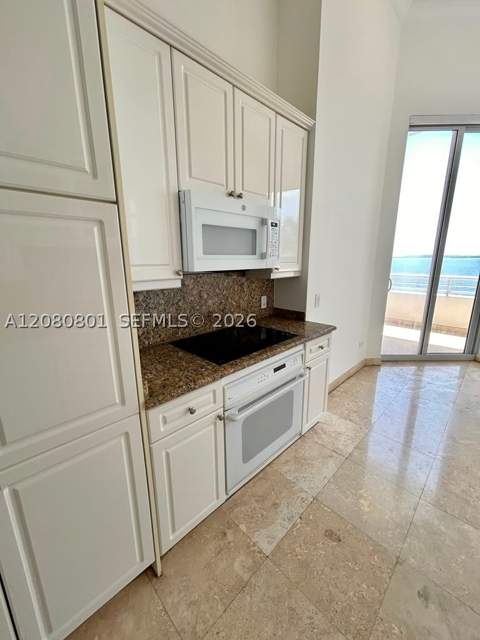 808 Brickell Key Dr 404, Miami FL - photo 9 of 18