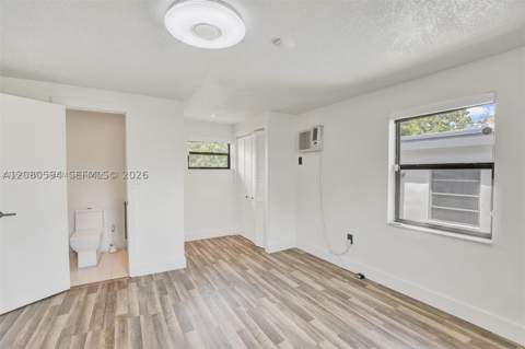 941 NE 155th Ter, North Miami Beach FL - photo 11 of 18