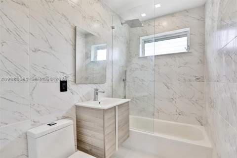 941 NE 155th Ter, North Miami Beach FL - photo 9 of 18