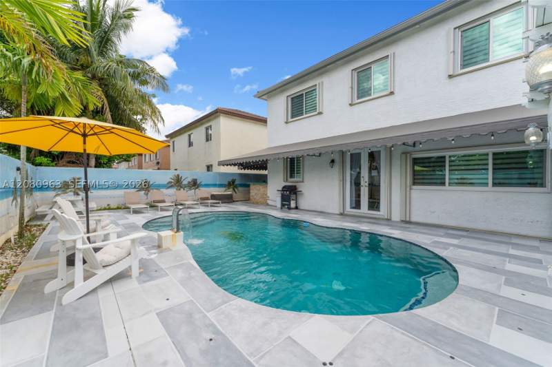 4 bedroom SingleFamilyResidence at 15740 SW 141st St, Milon Venture, Miami — photo 2