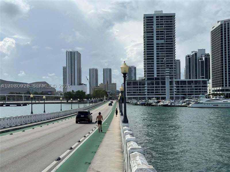 1 bedroom Condominium at 555 NE 15th St 11J, Venetia Condo, Miami — photo 2