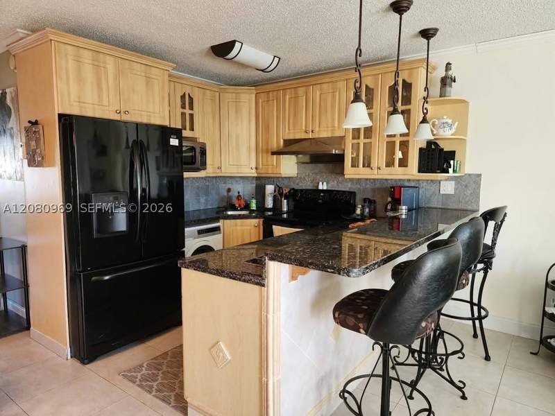 1 bedroom StockCooperative at 15600 NE 6th Ave 27D, Golden Towers No 2 Inc -, Miami — photo 3