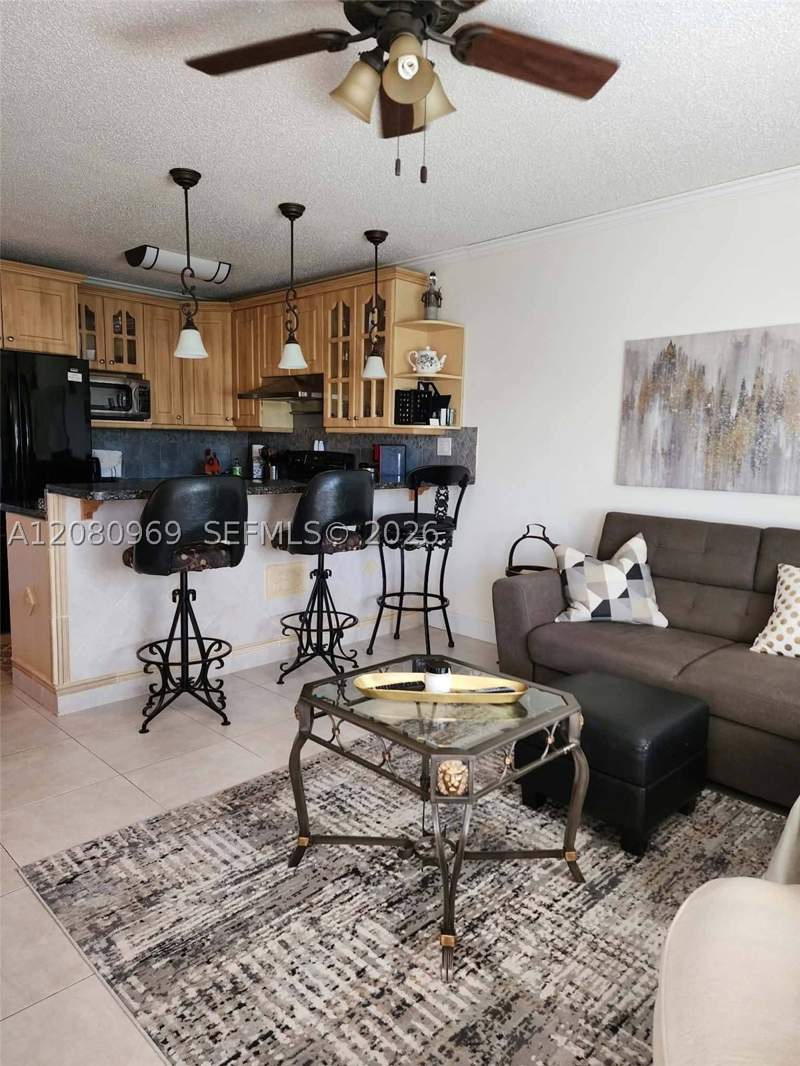 1 bedroom StockCooperative at 15600 NE 6th Ave 27D, Golden Towers No 2 Inc -, Miami — photo 4
