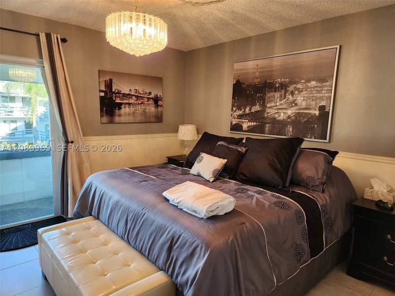 1 bedroom StockCooperative at 15600 NE 6th Ave 27D, Golden Towers No 2 Inc -, Miami — photo 5