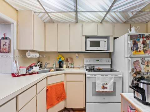 1828 SW 18th St, Miami FL - photo 15 of 54