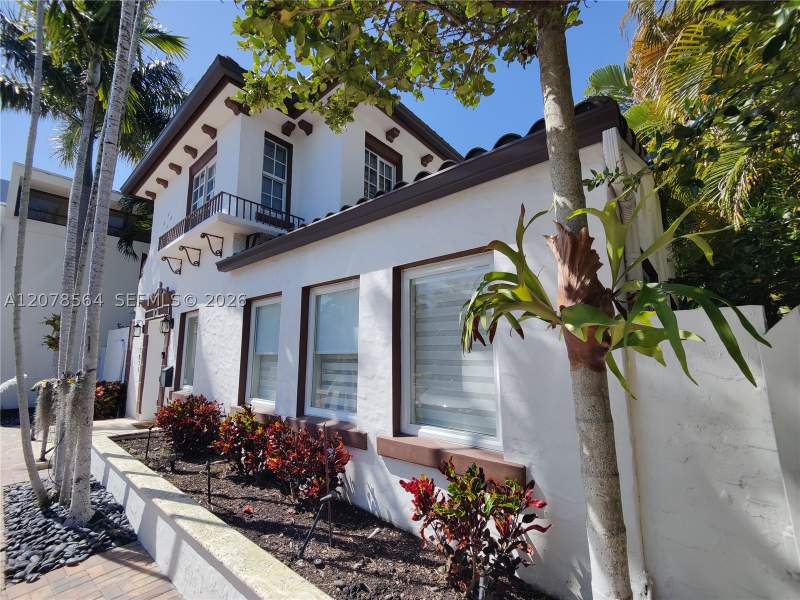 4 bedroom SingleFamilyResidence at 1823 S Bayshore Ln, Fairhaven, Miami — photo 2