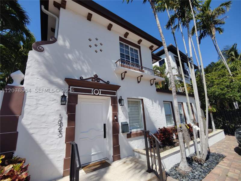 4 bedroom SingleFamilyResidence at 1823 S Bayshore Ln, Fairhaven, Miami — photo 3