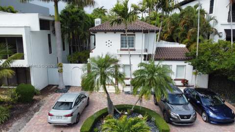 1823 S Bayshore Ln, Miami FL - photo 8 of 77