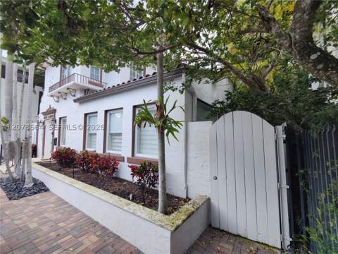 1823 S Bayshore Ln, Miami FL - photo 9 of 77
