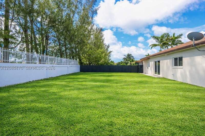 5 bedroom SingleFamilyResidence at 17801 SW 108th Ct, Green Hills Sec 7, Miami — photo 3