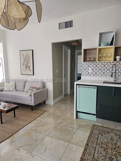 801 8th St 201, Miami Beach FL - photo 7 of 27