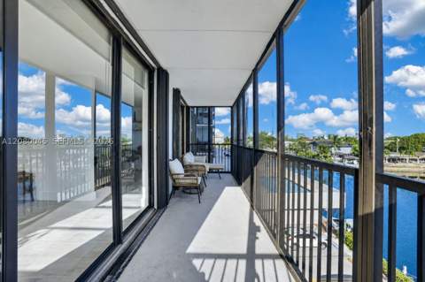 2500 NE 135th St C311, North Miami FL - photo 15 of 59