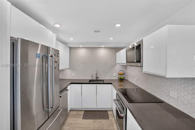 2 bedroom Condominium at 2500 NE 135th St C311, Dorset House Condo, North Miami — photo 2
