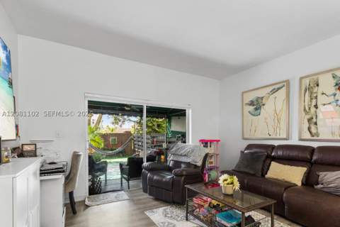 8210 NW 10th St 4, Miami FL - photo 16 of 27