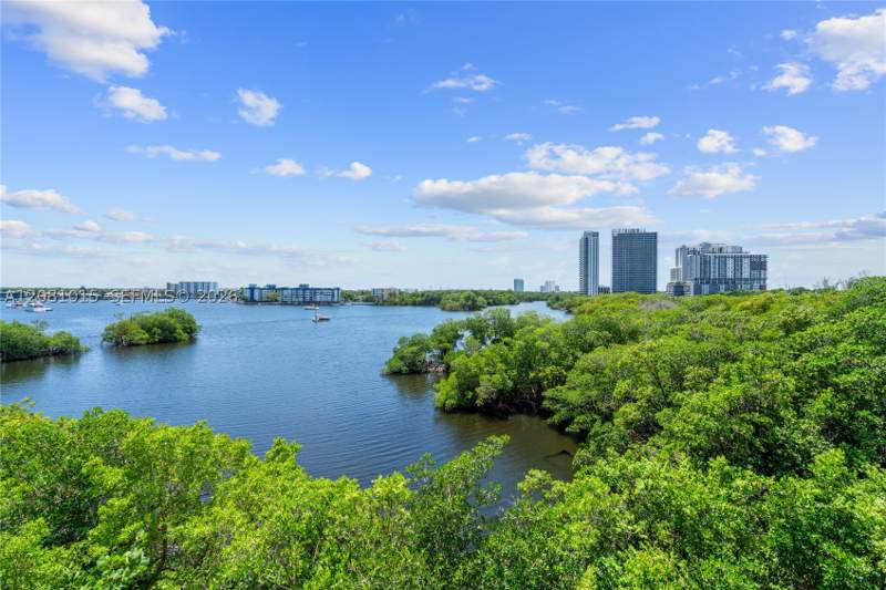 2 bedroom Condominium at 17111 Biscayne Blvd 402, Marina Palms Residences S, North Miami Beach — photo 2