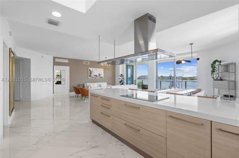 17111 Biscayne Blvd 402, North Miami Beach FL - photo 21 of 59