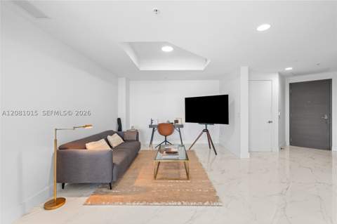 17111 Biscayne Blvd 402, North Miami Beach FL - photo 7 of 59