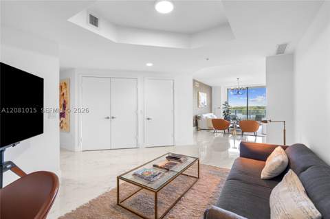 17111 Biscayne Blvd 402, North Miami Beach FL - photo 9 of 59