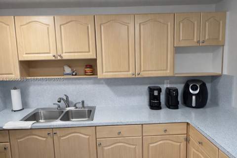 10090 NW 80th Ct 1540, Hialeah Gardens FL - photo 6 of 14