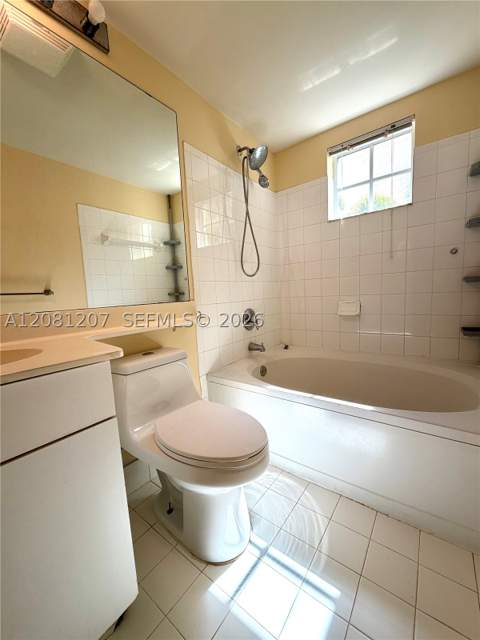 17150 N Bay Rd 2419, Sunny Isles Beach FL - photo 11 of 27