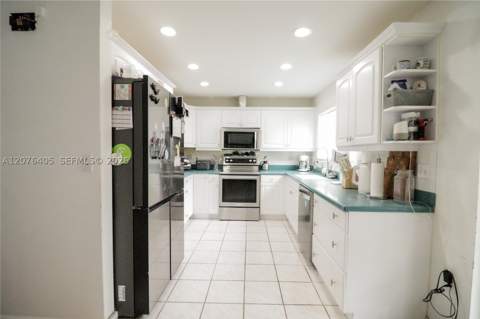 14615 SW 142nd Place Cir, Miami FL - photo 10 of 17
