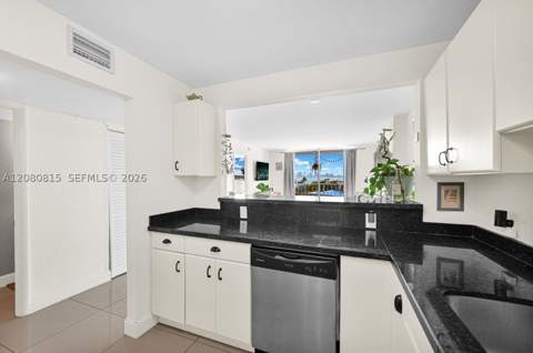 6900 Bay Dr 6B, Miami Beach FL - photo 16 of 31