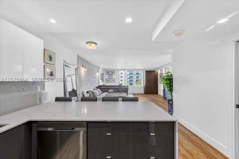 2301 Collins Ave 714, Miami Beach FL - photo 6 of 23