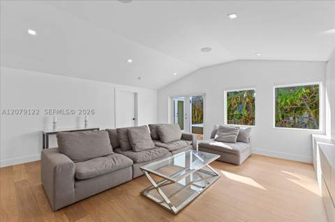 8926 Emerson Ave, Surfside FL - photo 19 of 31