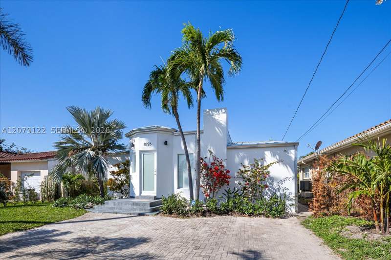 3 bedroom SingleFamilyResidence at 8926 Emerson Ave, Normandy Beach 2nd Amd Pl, Surfside — photo 2