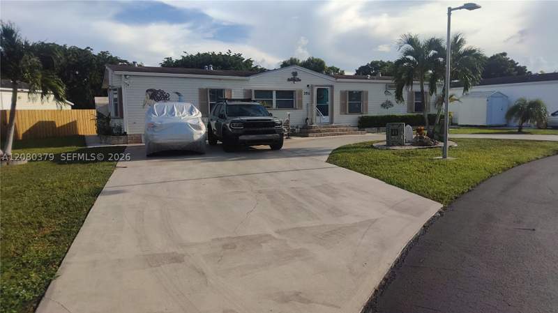 3 bedroom MobileHome at 35303 SW 180th Ave 351-352, Gateway West Condo, Homestead — photo 2