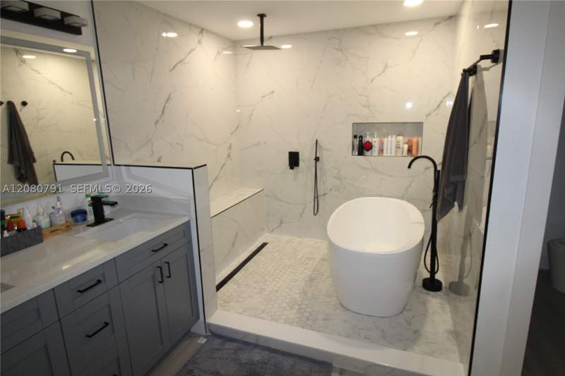 4 bedroom SingleFamilyResidence at 21340 SW 94th Ave, Lakes By The Bay Sec 7, Cutler Bay — photo 3